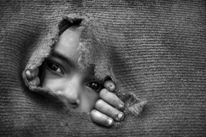 black-and-white-cry-kid-photography-sadness-Favim_com-422415